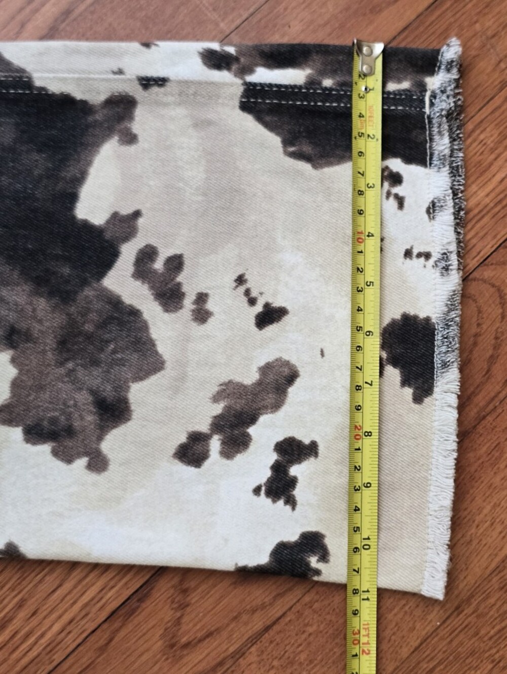 PrettyLittleThing Petite Cow Print Wide Leg Jeans Raw Hem Brown Tan Sz.00 - Picture 14 of 14